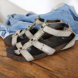 OTBT Soft White Leather Bohemian‎ T Strap Sandals Size 8